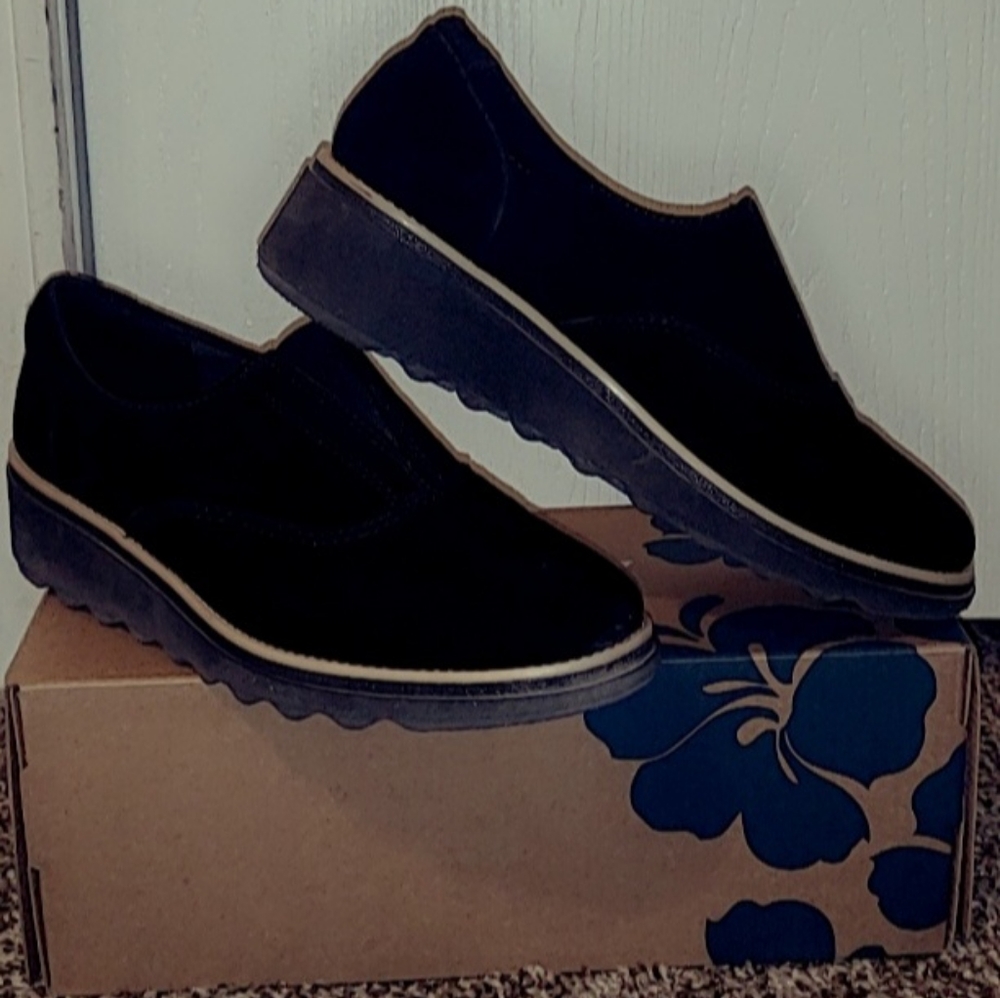 Wedge suede shoes size 6